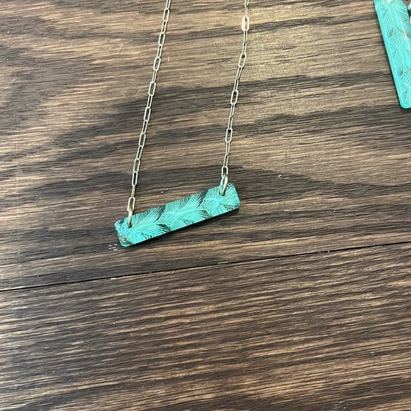 Handcrafted earrings and necklace - Picture 2 of 3